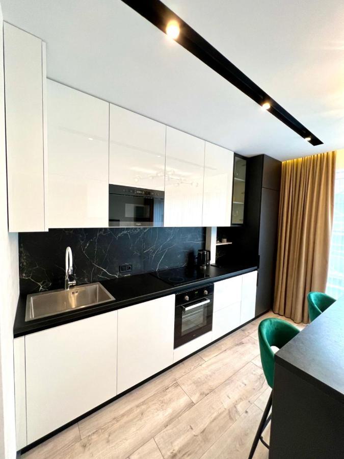 Royal Vip Jacuzzi Apart Lviv Exterior photo