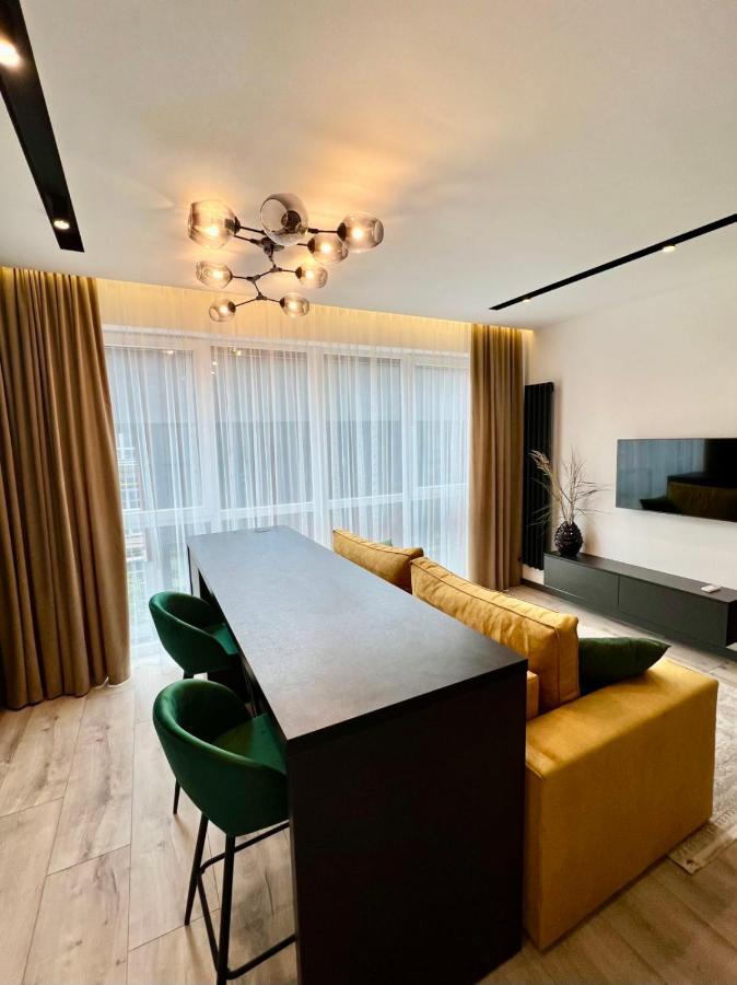 Royal Vip Jacuzzi Apart Lviv Exterior photo