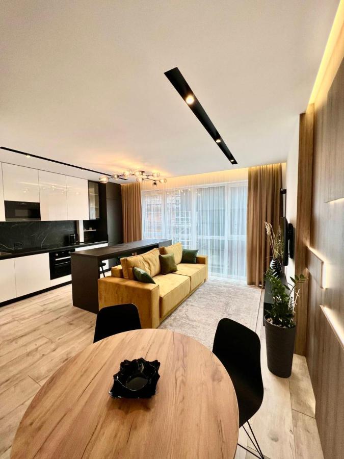 Royal Vip Jacuzzi Apart Lviv Exterior photo